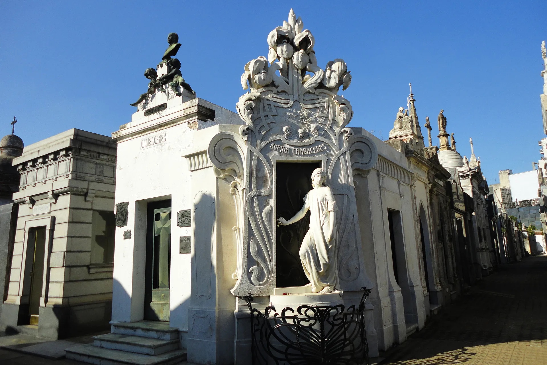 Descubre la historia de los personajes ilustres del Cementerio de San